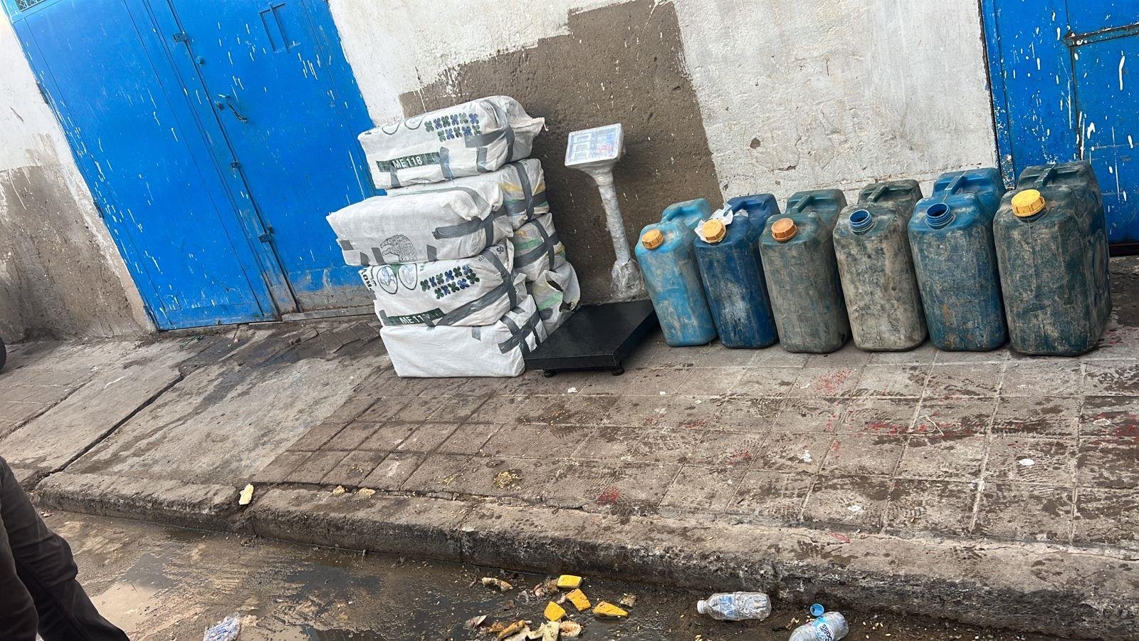 الشرطة القضائية بالناظور تتمكن من حجز 323 كيلوغرام من مخدر الشيرا