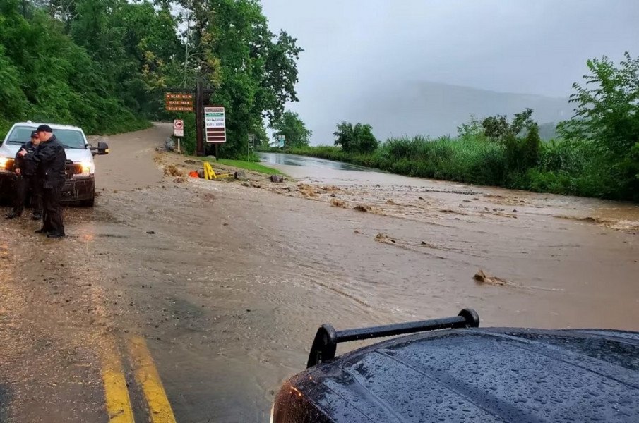 أمطار غزيرة وفيضانات بنيويورك وإعلان حالة طوارئ