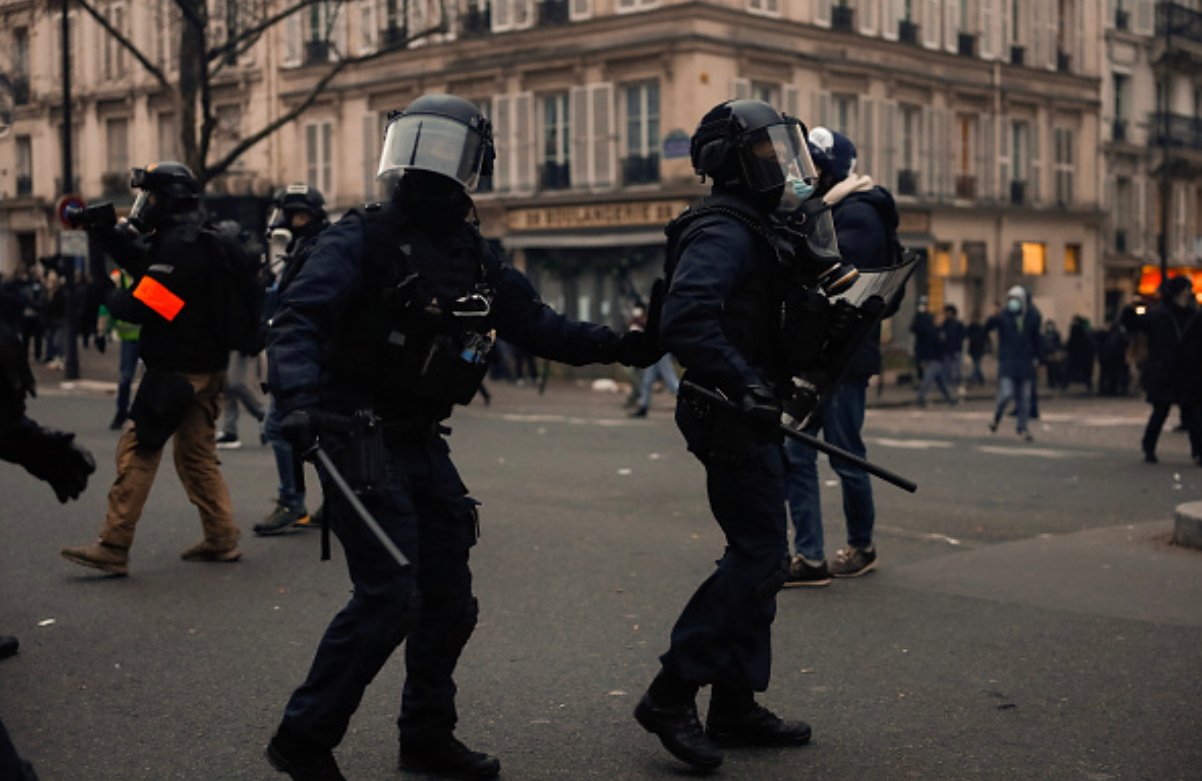 فرنسا .. قرابة 50 منظمة تندد بحظر مسيرة مناهضة لعنف الشرطة
