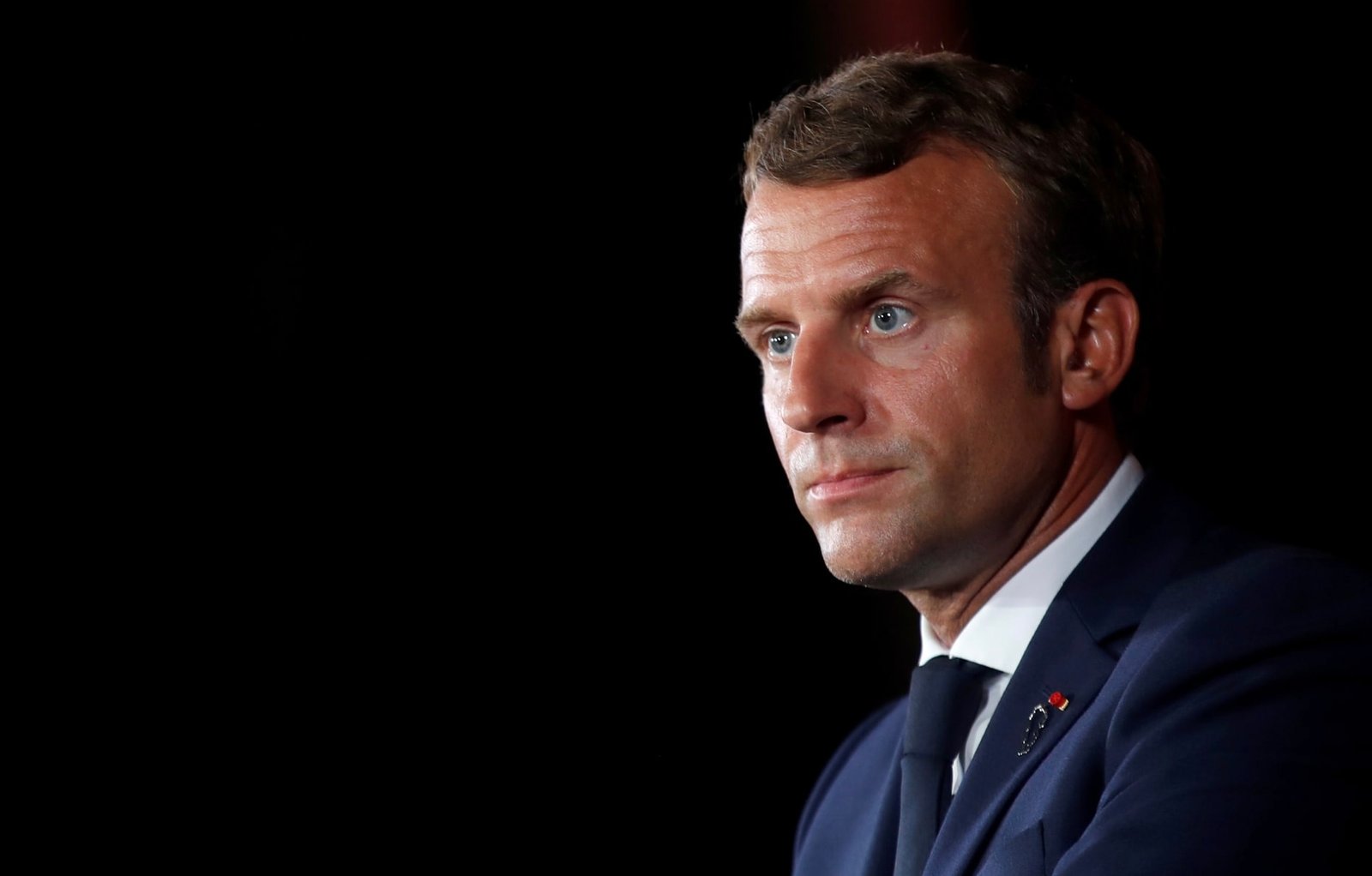 مغنية فرنسية تدعو لقتل ماكرون.. والنيابة تحقق