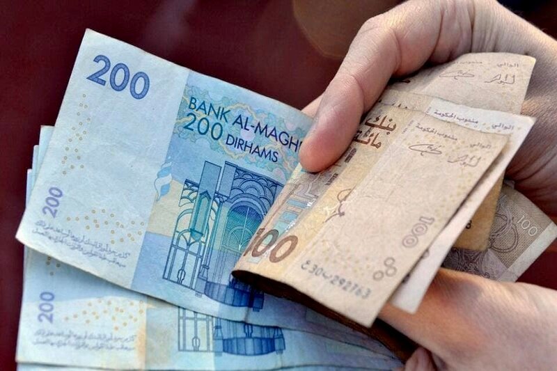 الدرهم يرتفع مقابل الدولار وينخفض أمام الأورو