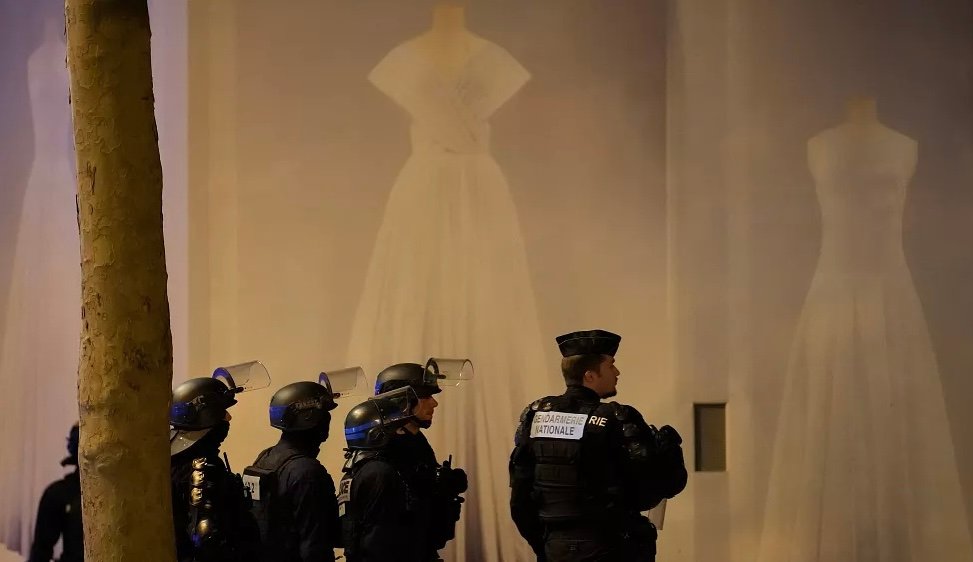 مليار يورو خسائر المتاجر في فرنسا جراء أعمال الشغب