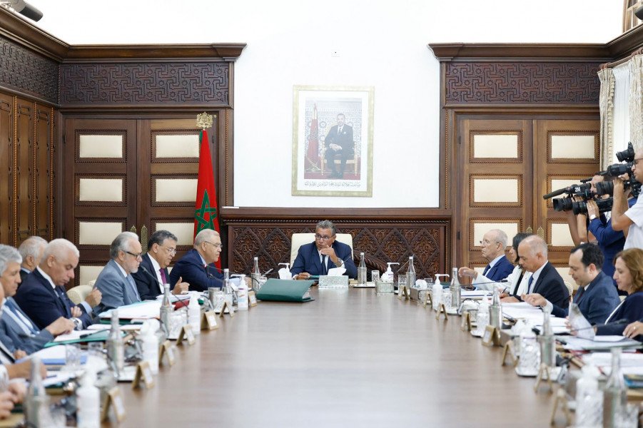 الحكومة تصادق على مشروع مرسوم حول اختصاص وكيفية تأليف وتسيير اللجنة الوطنية للتربية والعلوم والثقافة