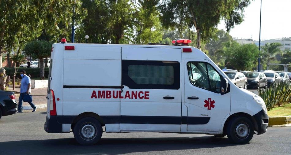 مصرع طفلة وإصابة 19 شخصا في انقلاب سيارة للنقل المدرسي ببولمان