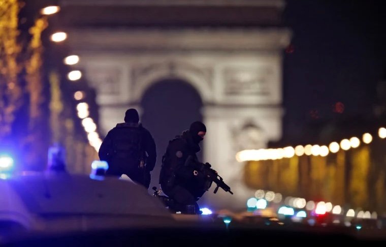 فرنسا .. نقابة القضاء تتهم نظاما شرطيا ينتهك حقوق المواطنين