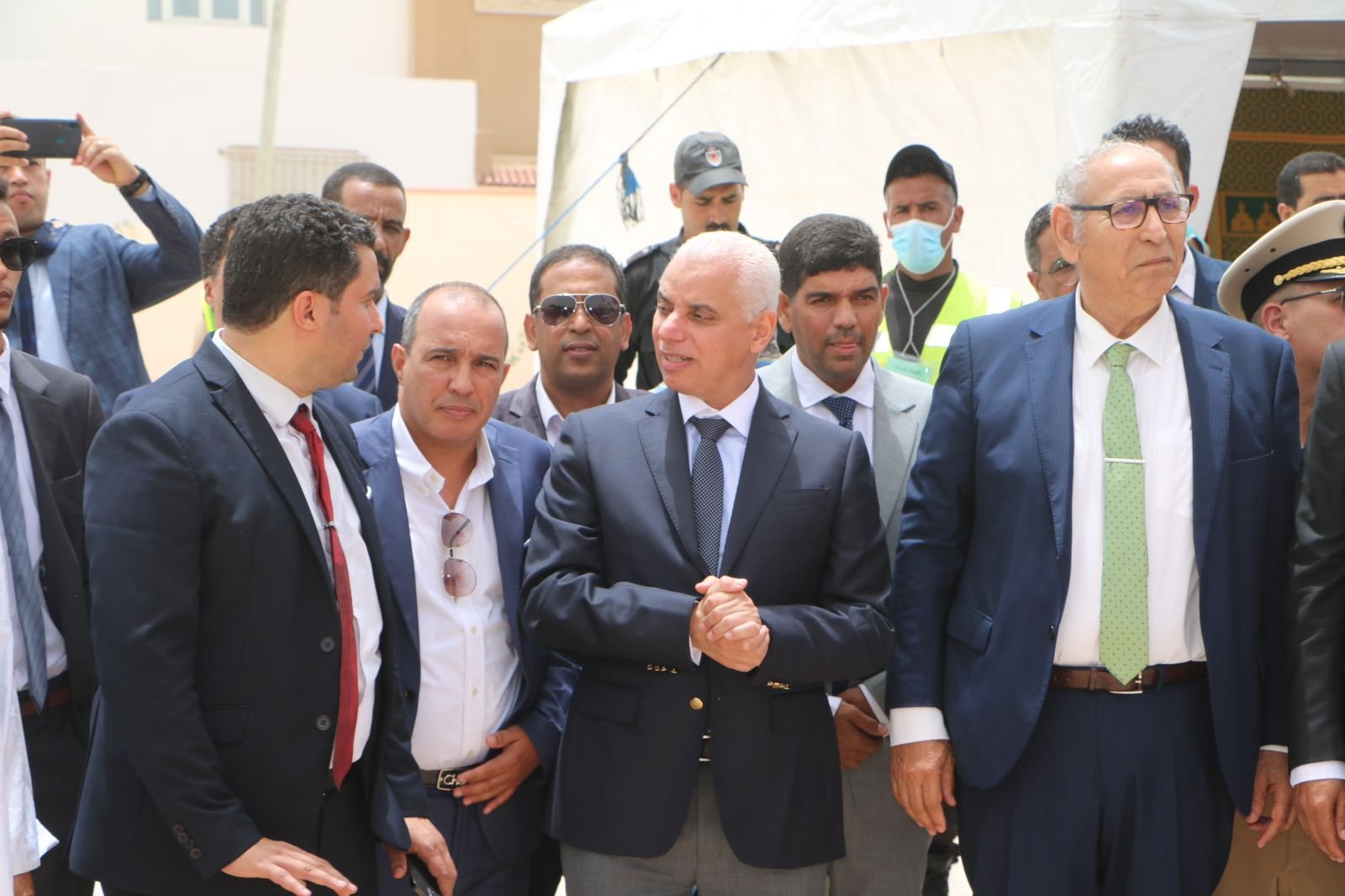 وزير الصحة يدشن ثلاثة مراكز صحية ويعطي انطلاقة أشغال بناء مصلحة الطب النفسي والأمراض العقلية بالداخلة