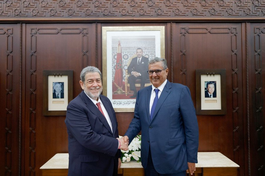 رئيس الحكومة يتباحث مع الوزير الأول لسان فانسون وغرونادين