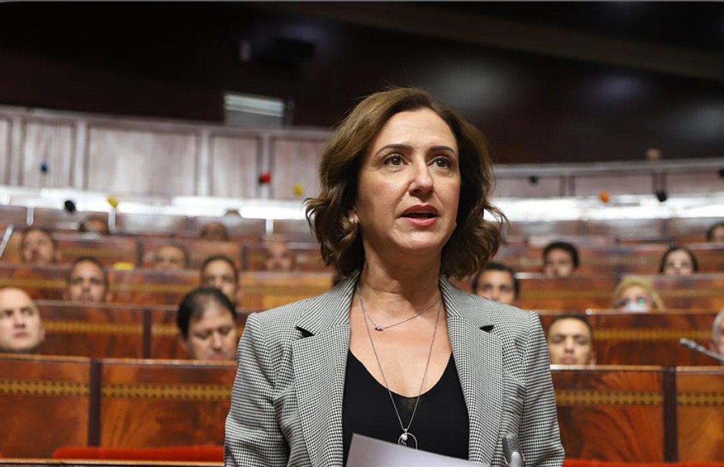 عمور توصي بتحسين ظروف استقبال السياح