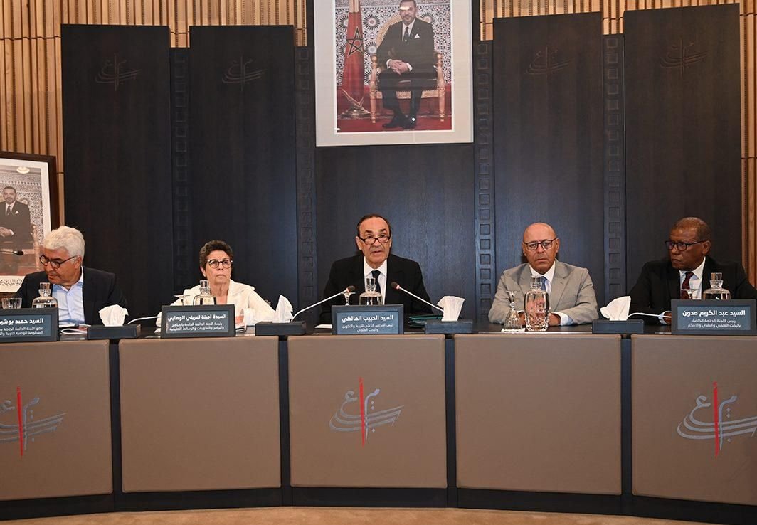 المجلس الأعلى للتربية والتكوين والبحث العلمي يدعو لتغيير جذري في طريقة التكوين في اللغات الوطنية والأجنبية