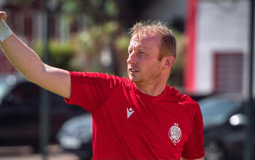 فاندنبروك يلمح إلى الرحيل عن الوداد