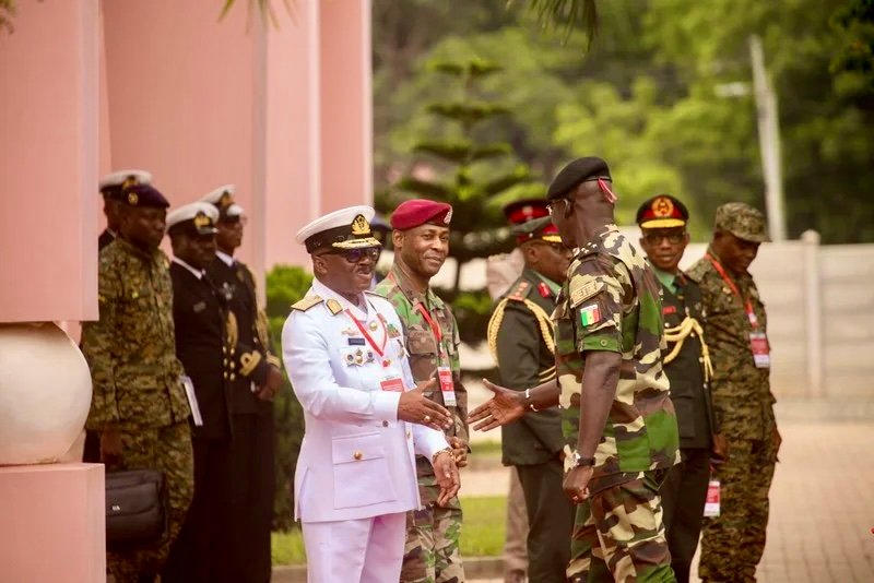 وفد من “إكواس” يصل إلى نيامي