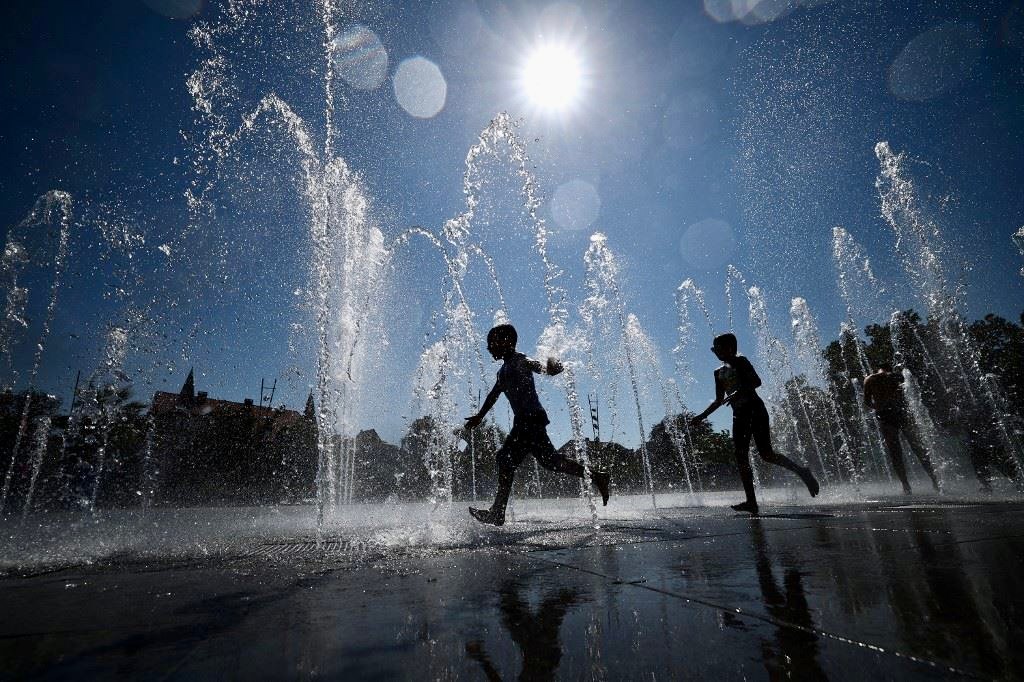 الملك يهنئ البطل العالمي سفيان البقالي