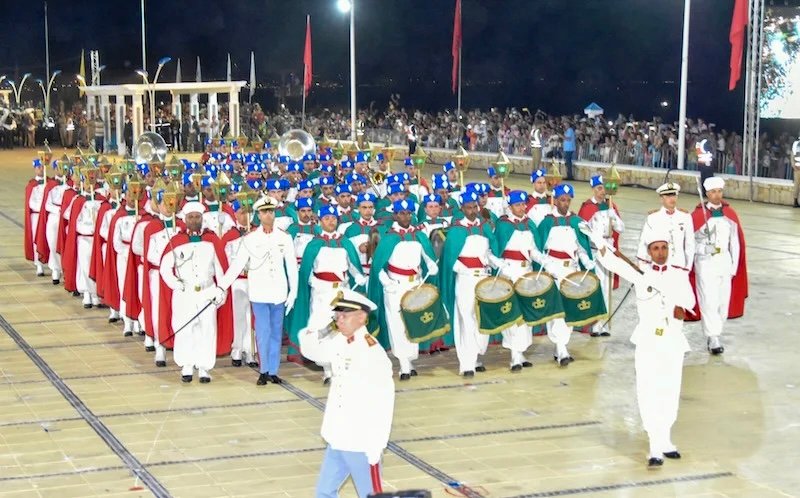 الحرس الملكي يجوب الشوارع بالحسيمة