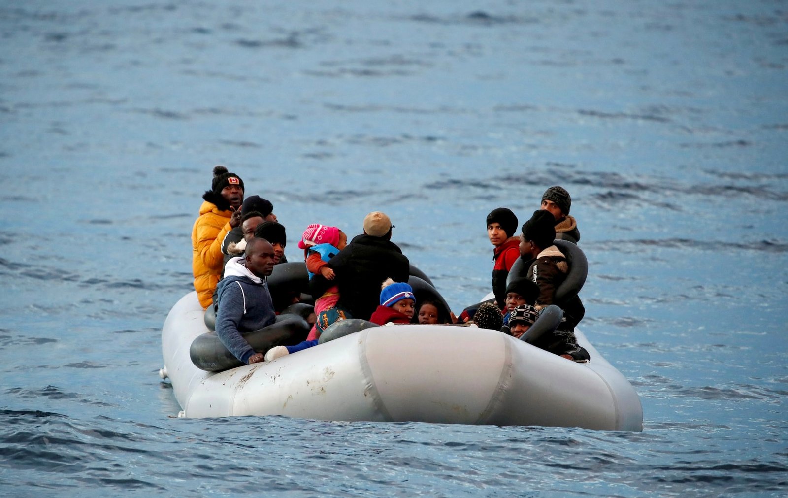 الداخلة.. اعتراض قارب على متنه 130 مرشحا للهجرة غير الشرعية