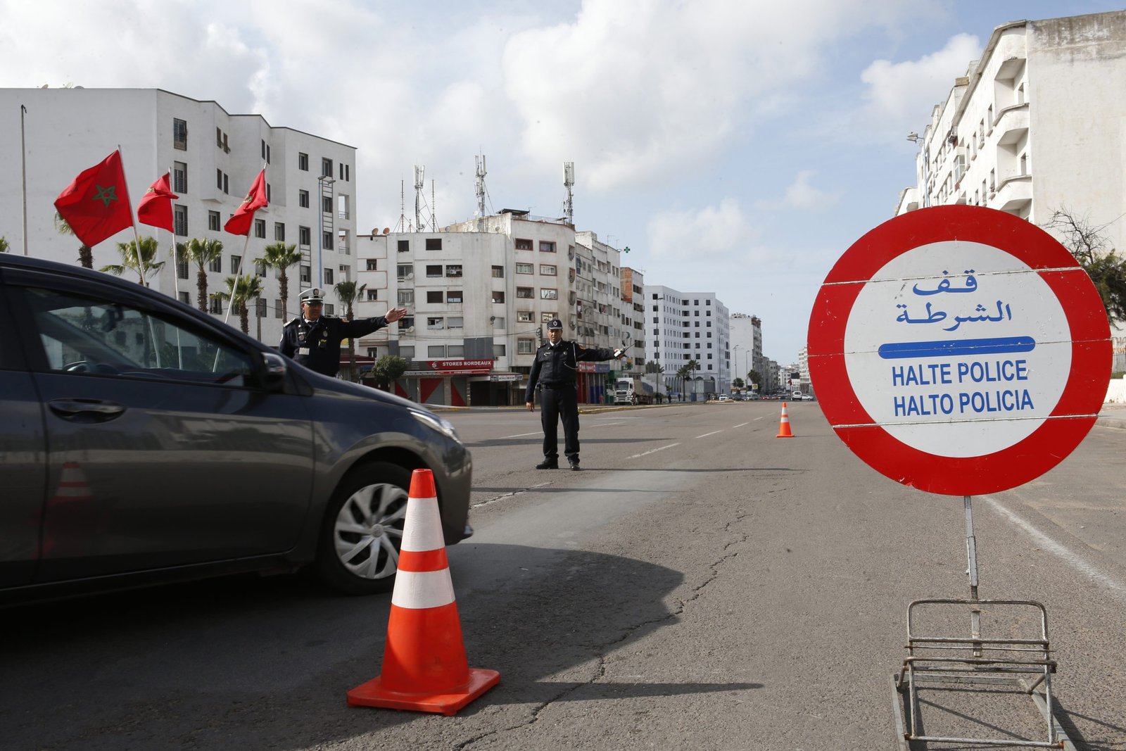 سيارة سائق مخمور تدهس شرطيّيْن في الدار البيضاء