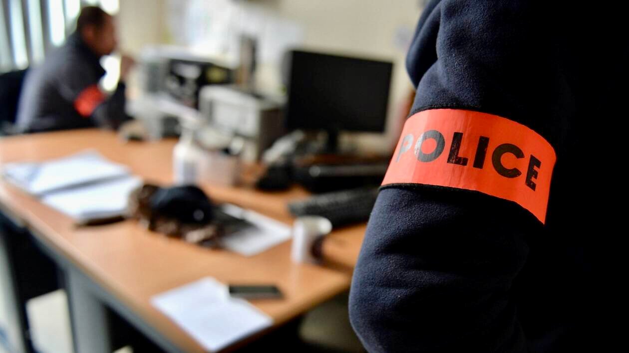 توقيف 12 شخصا بالبيضاء للاشتباه في تورطهم بقضية تتعلق بالعنف وتخريب حافلة عمومية