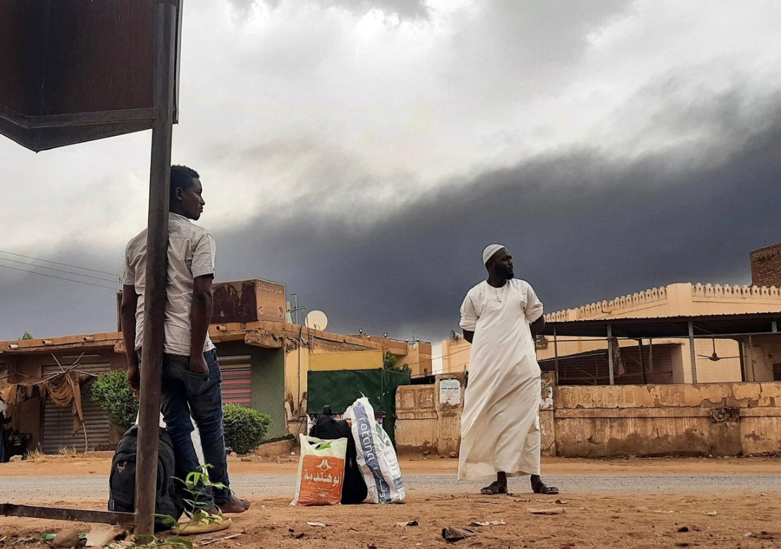 معارك السودان تتمدّد ومخاوف حيال مصير النازحين
