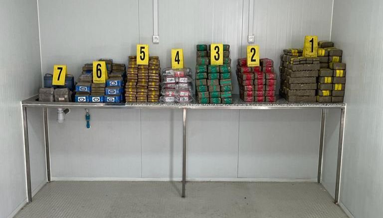 إجهاض محاولة تهريب دولية لكمية ضخمة من مخدر الشيرا بميناء طنجة المتوسط