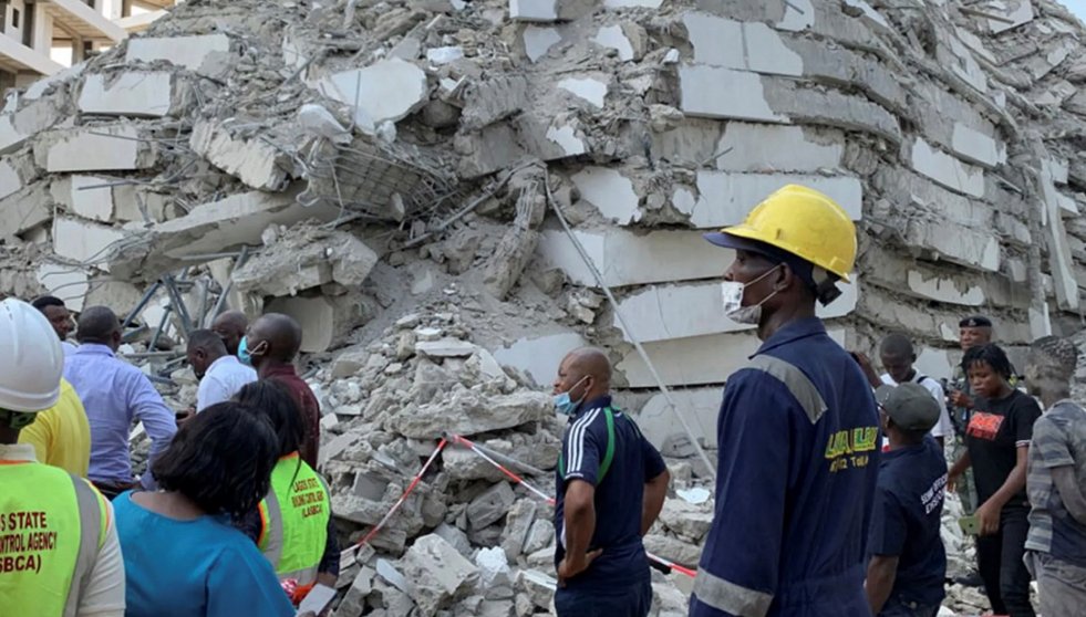 سبعة قتلى في انهيار مبنى بمخيم للنازحين بنيجيريا