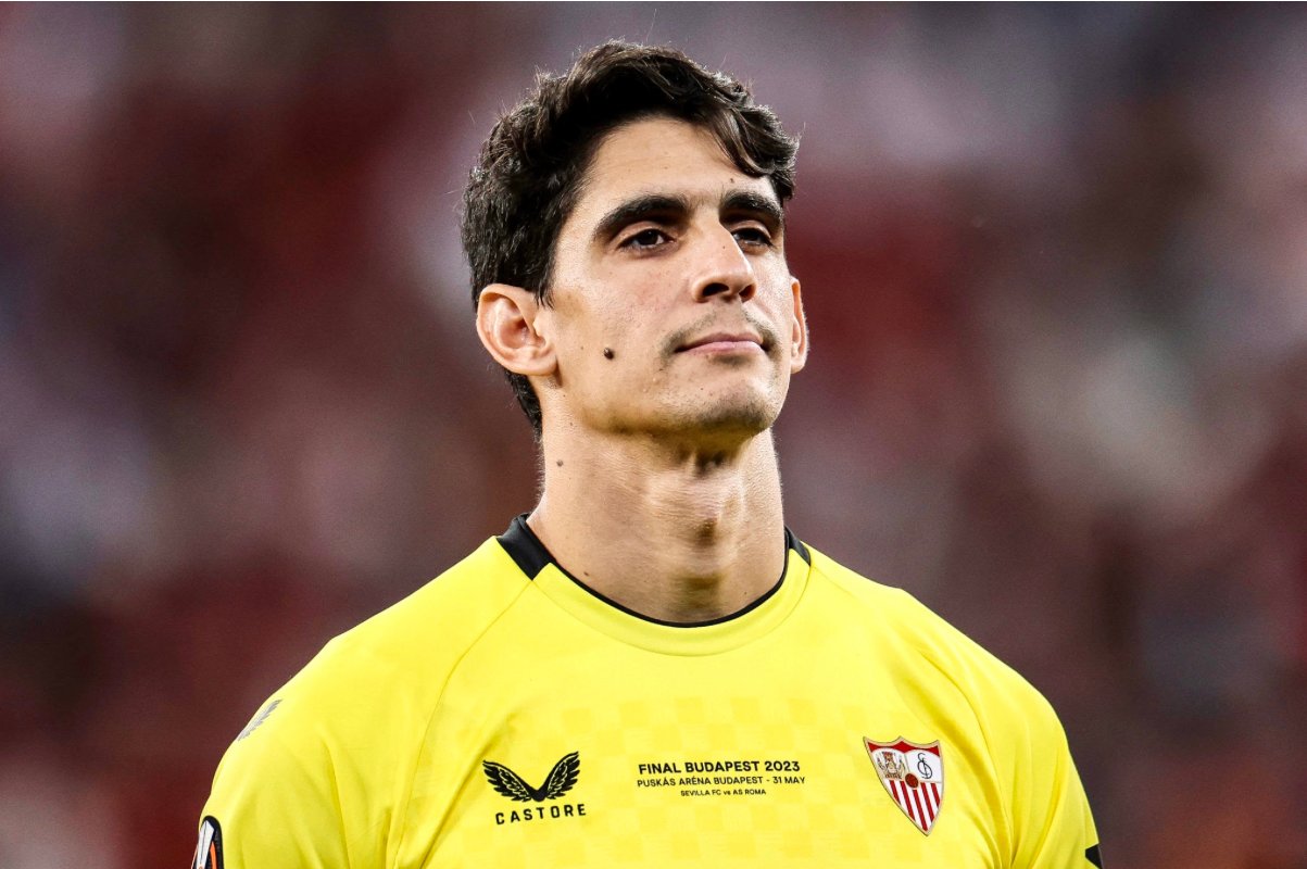 تقارير إسبانية: بونو الأقرب لتعويض كورتوا في الريال