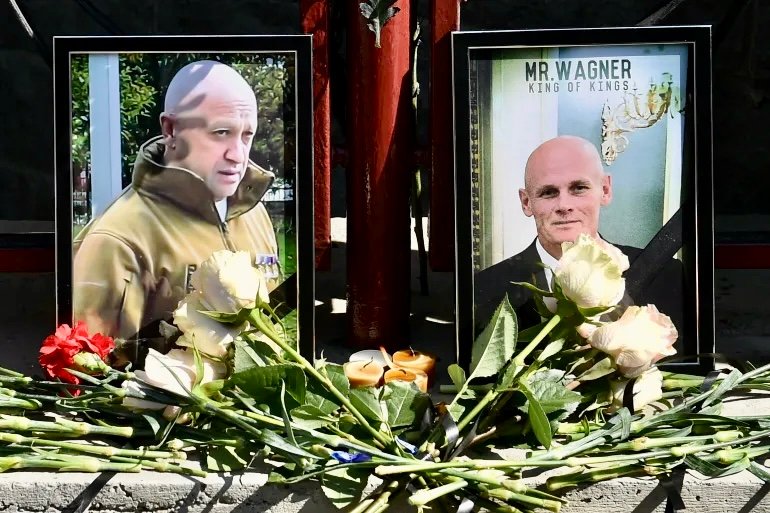 فاغنر نموذج لمجموعة مسلحة مكتوب عليها البقاء