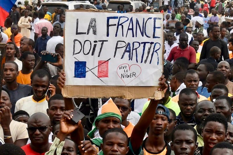 المجلس العسكري للنيجر يطرد سفير فرنسا