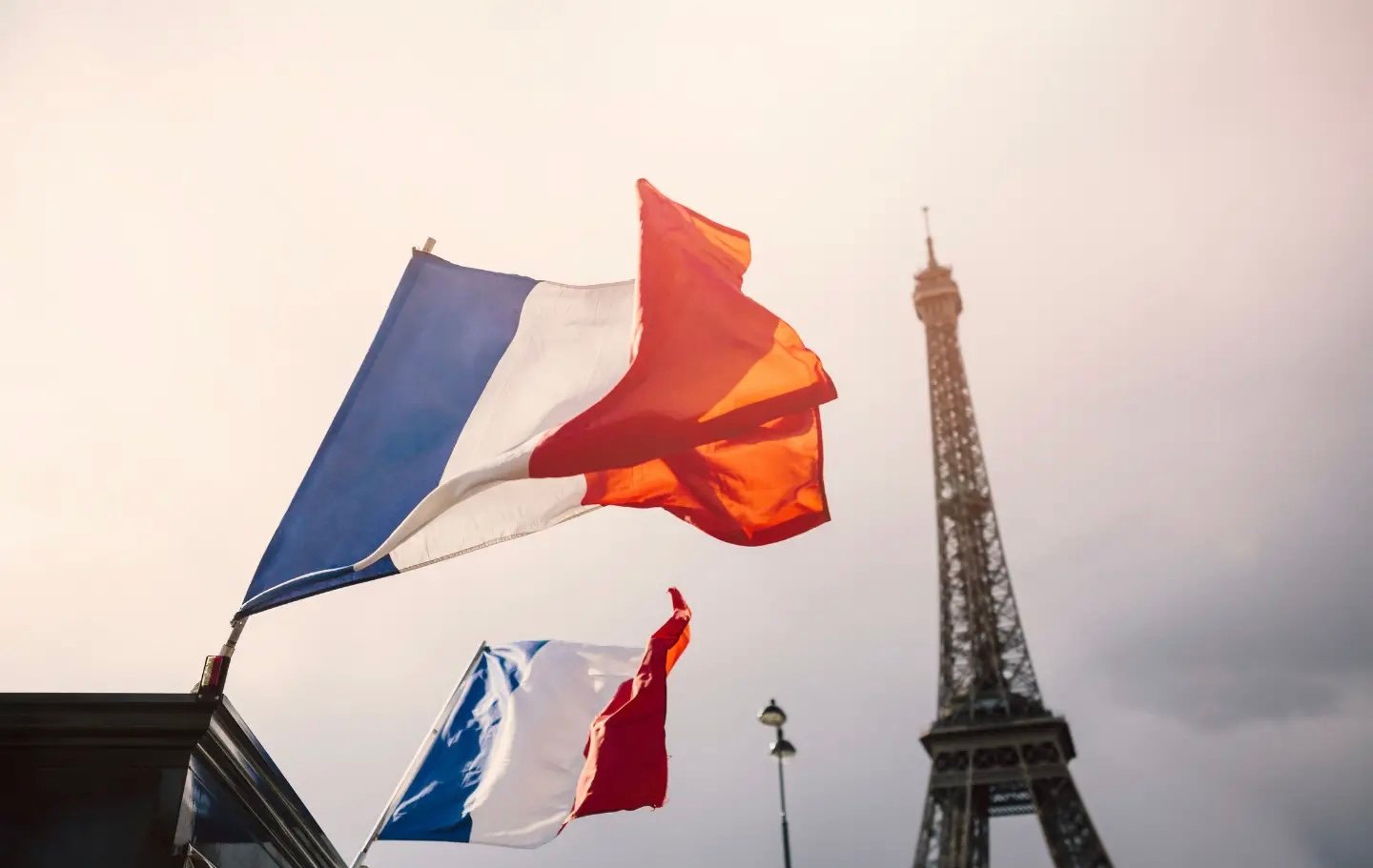 بيانات ملايين طالبي العمل في فرنسا معروضة للبيع على الإنترنت