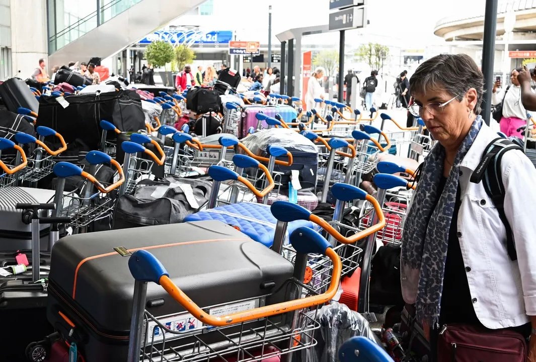 فوضى عارمة في مطار أورلي الفرنسي بسبب عطل نظام الأمتعة