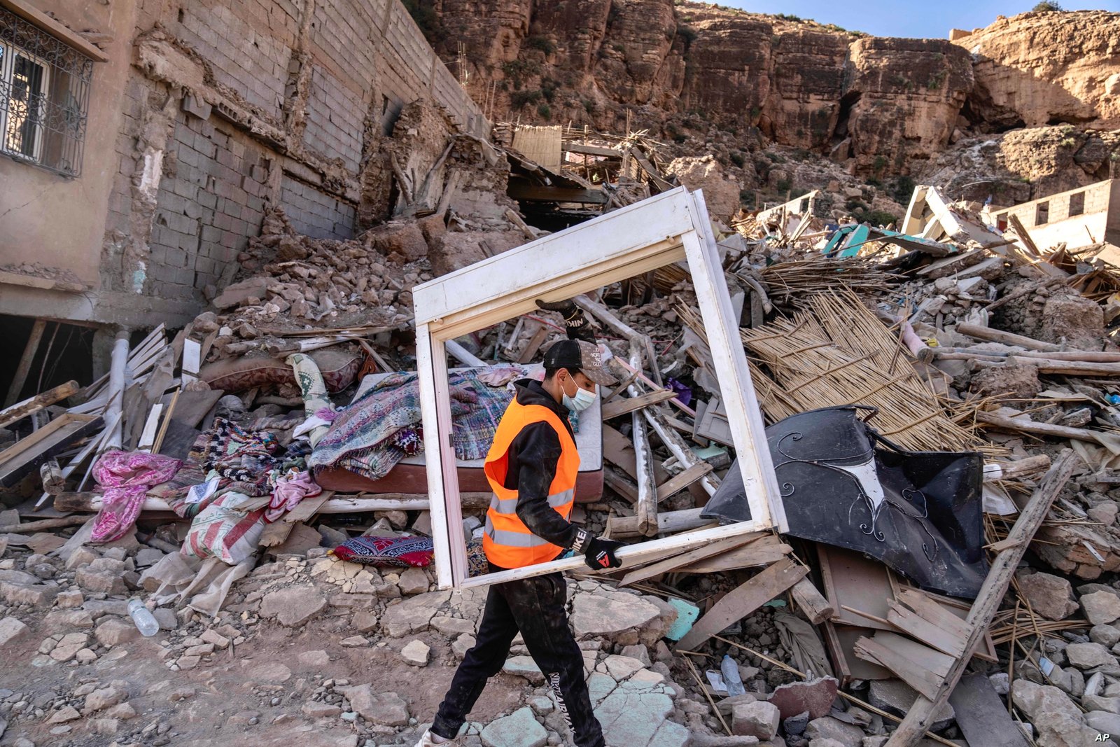 أخنوش : مساهمة الموظفين في صندوق الزلزال يمكن أن تكون “اختيارية وتطوعية”