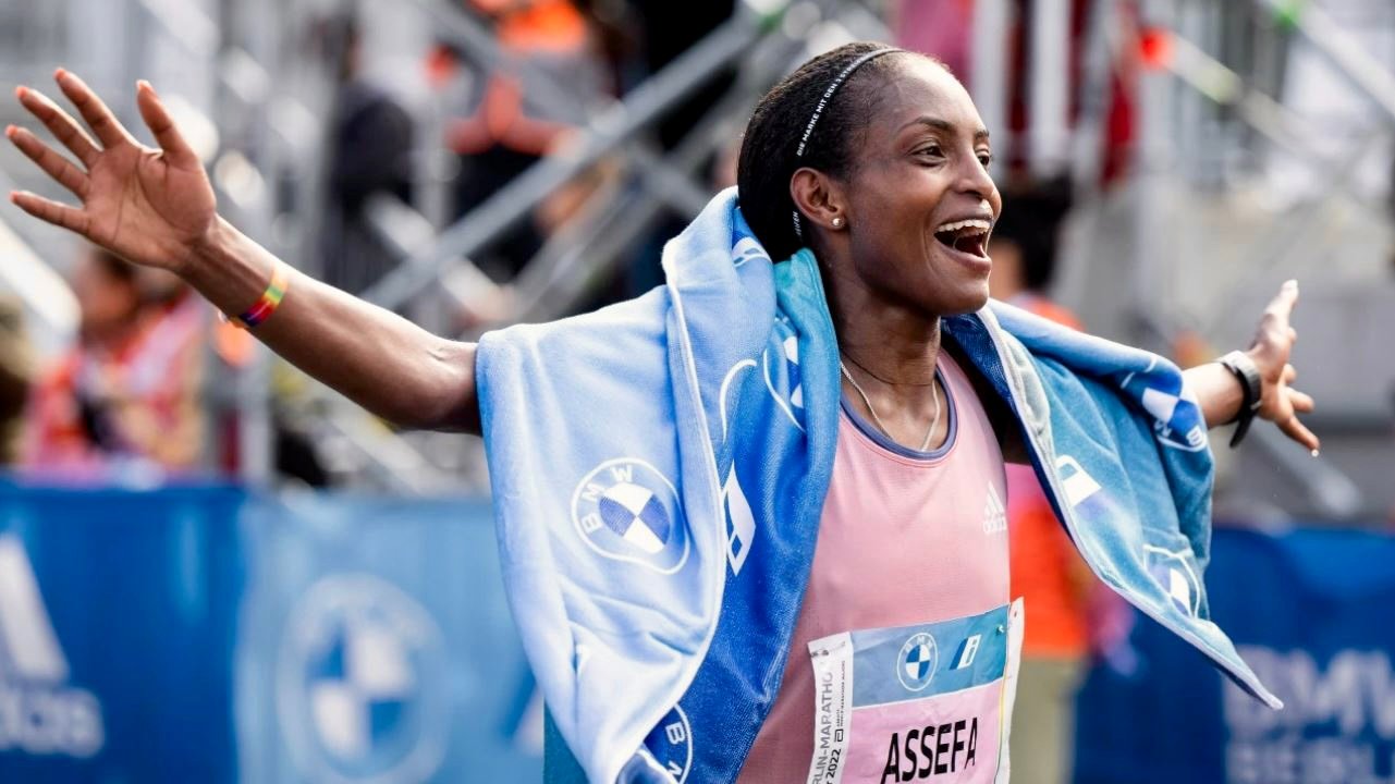 الإثيوبية أسيفا تحطم الرقم القياسي العالمي في سباق الماراثون