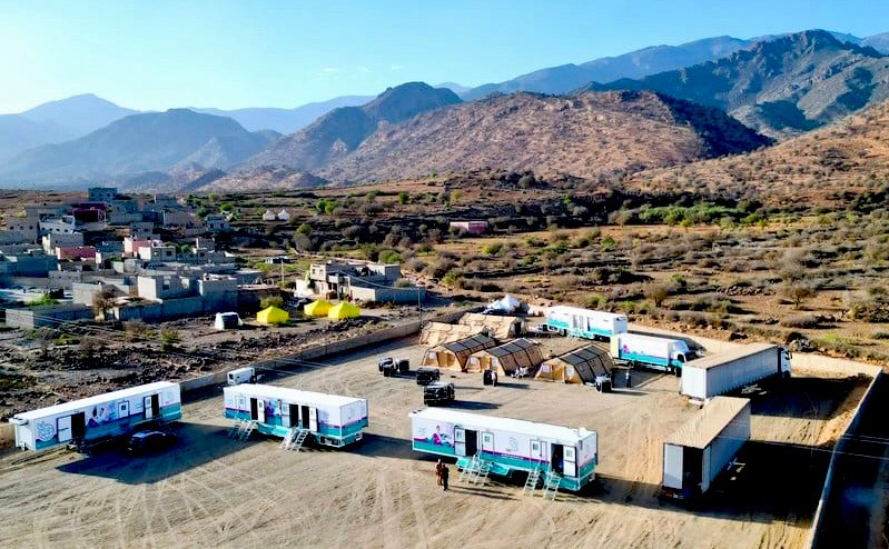 المركز الطبي المتنقل “أزير” يواكب منكوبي الزلزال