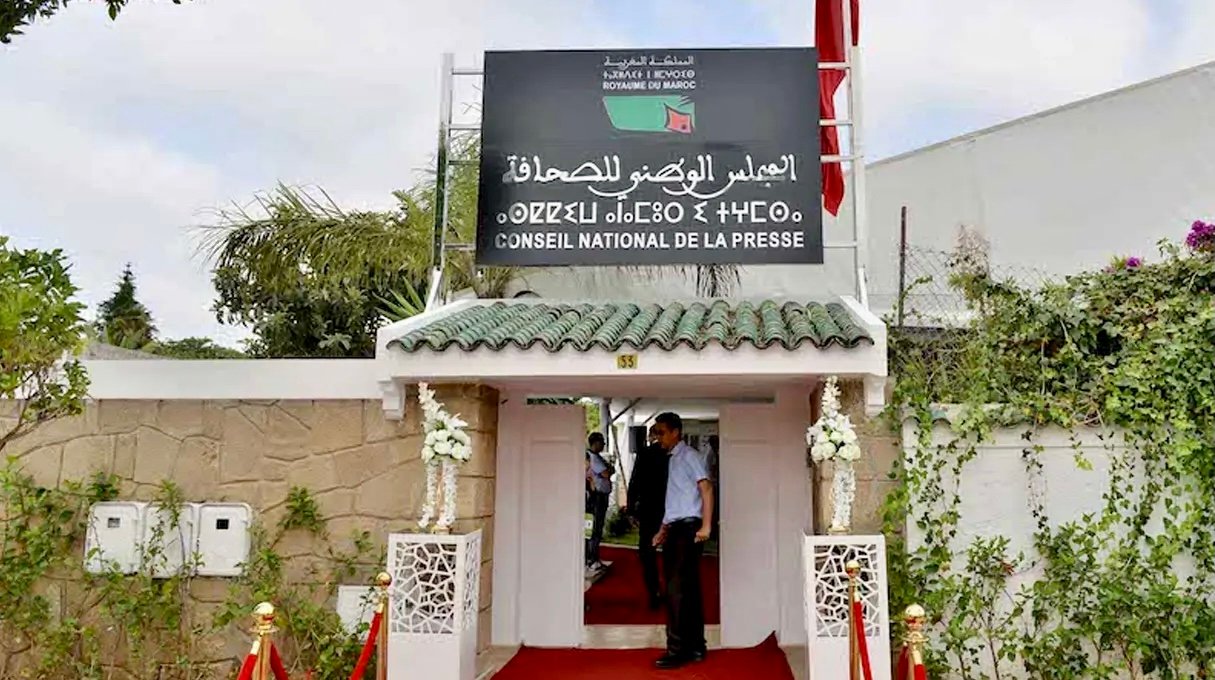 المجلس الوطني للصحافة يرفض انتشار منتحلي الصفة في تغطية الزلزال