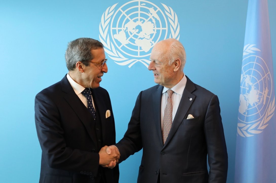 مبعوث الأمم المتحدة للصحراء المغربية يلتقي الوالي بكرات مرفوقاً بـ عُمر هلال و ولد الرشيد وشيوخ القبائل الصحراوية …التفاصيل