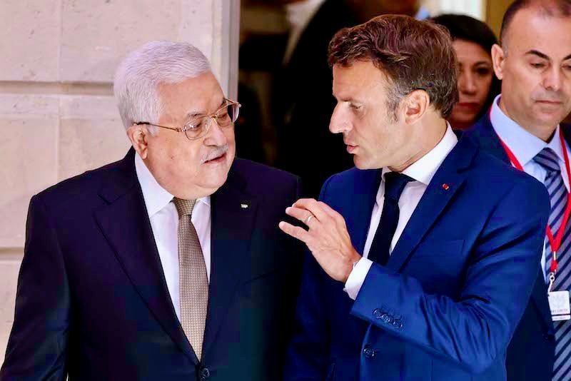 رئيسة بلدية باريس تجرّد عباس من وسام رفيع بسبب تصريحاته عن المحرقة