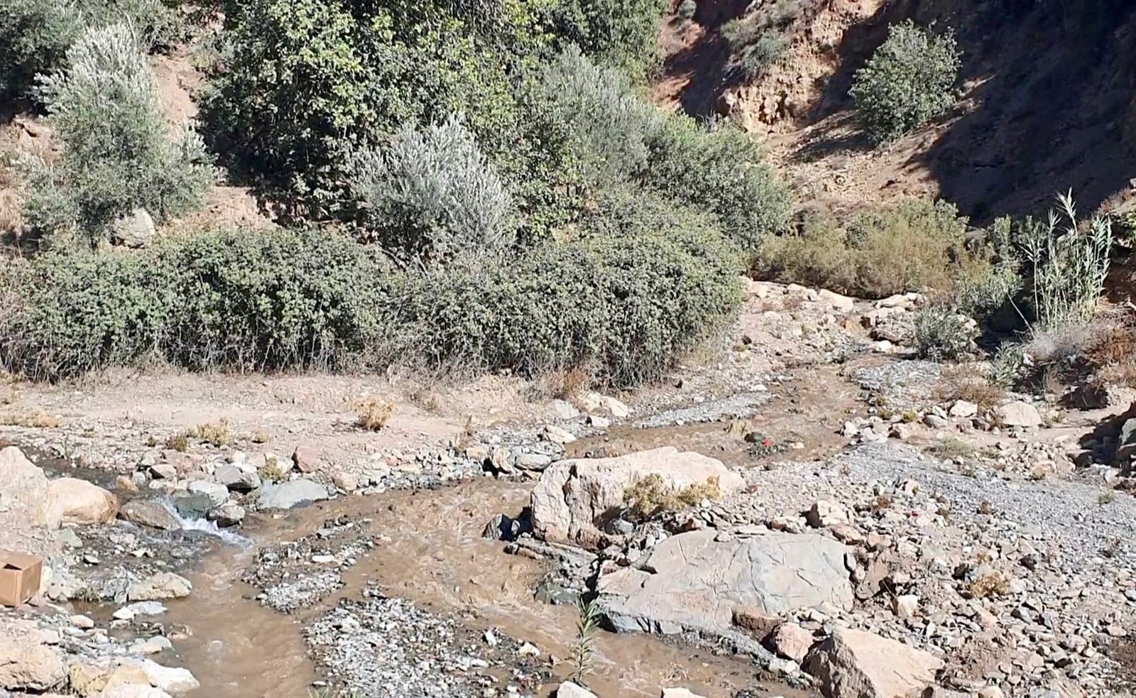 فريق أمريكي يبحث دعم إمدادات المياه بالحوز