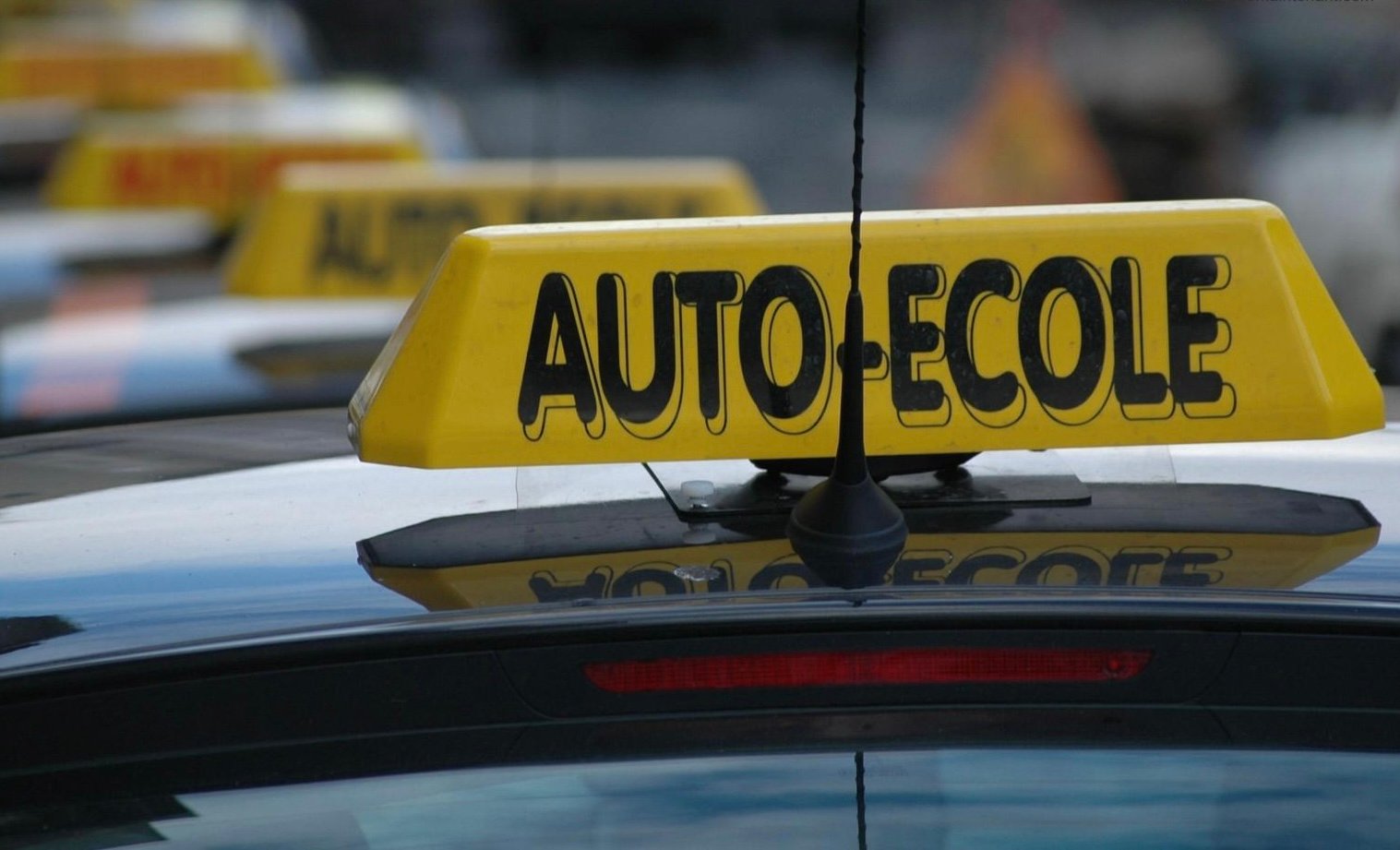 الحكومة تصادق على اعتماد شروط جديدة في مدارس تعليم السياقة