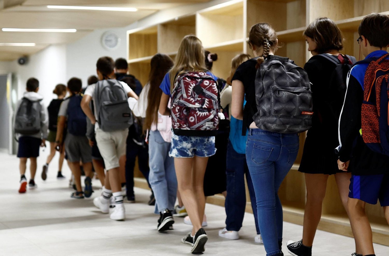 المجلس الإسلامي الفرنسي يرفض حظر العباءة