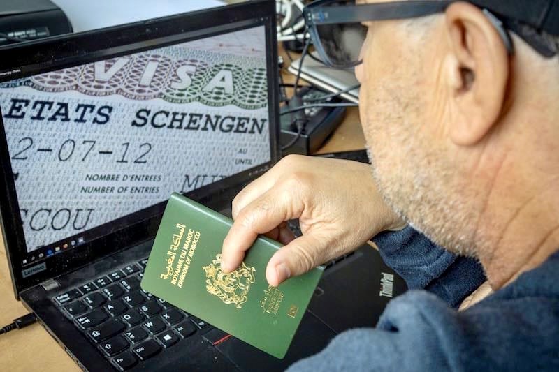 تفكيك شبكة لتزوير تأشيرات “شنغن” بثلاثة مدن مغربية