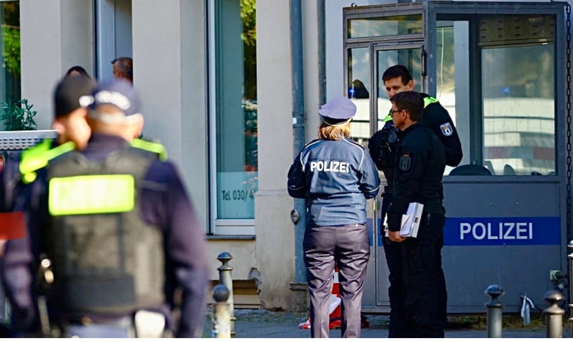 إخلاء ستة مطارات فرنسية بعد تلقي “تهديدات باعتداءات”