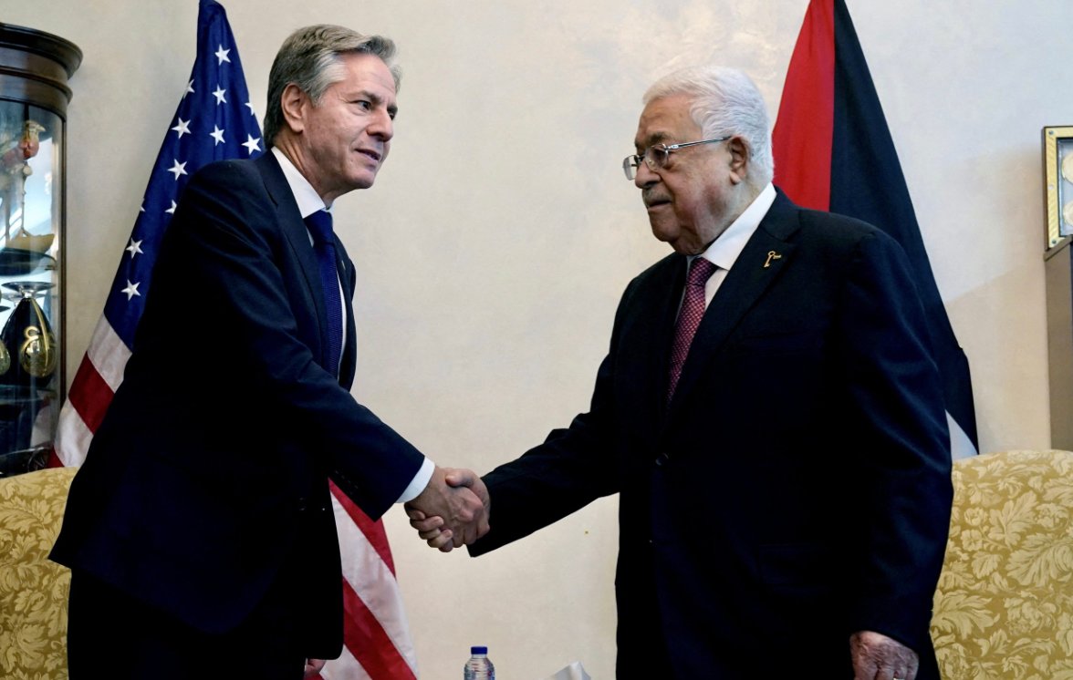 عباس يؤكد “رفضه الكامل” التهجير من غزة ويحذّر من “نكبة ثانية”