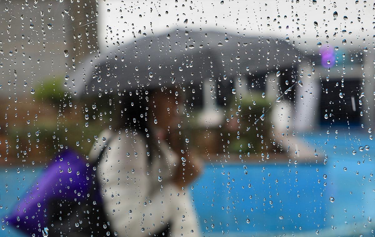 نشرة إنذارية: رياح وأمطار قوية بعدد من مناطق المملكة