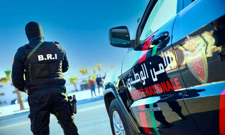 هَادْشي بحال الأفْلامْ ..بُوليسْ كَازا شْدُو “سَفاحْ” شِبَانَي فالحي المُحمدي مرتكب 3 جرائم وها فين كَيْخْبَّعْهُمْ !!