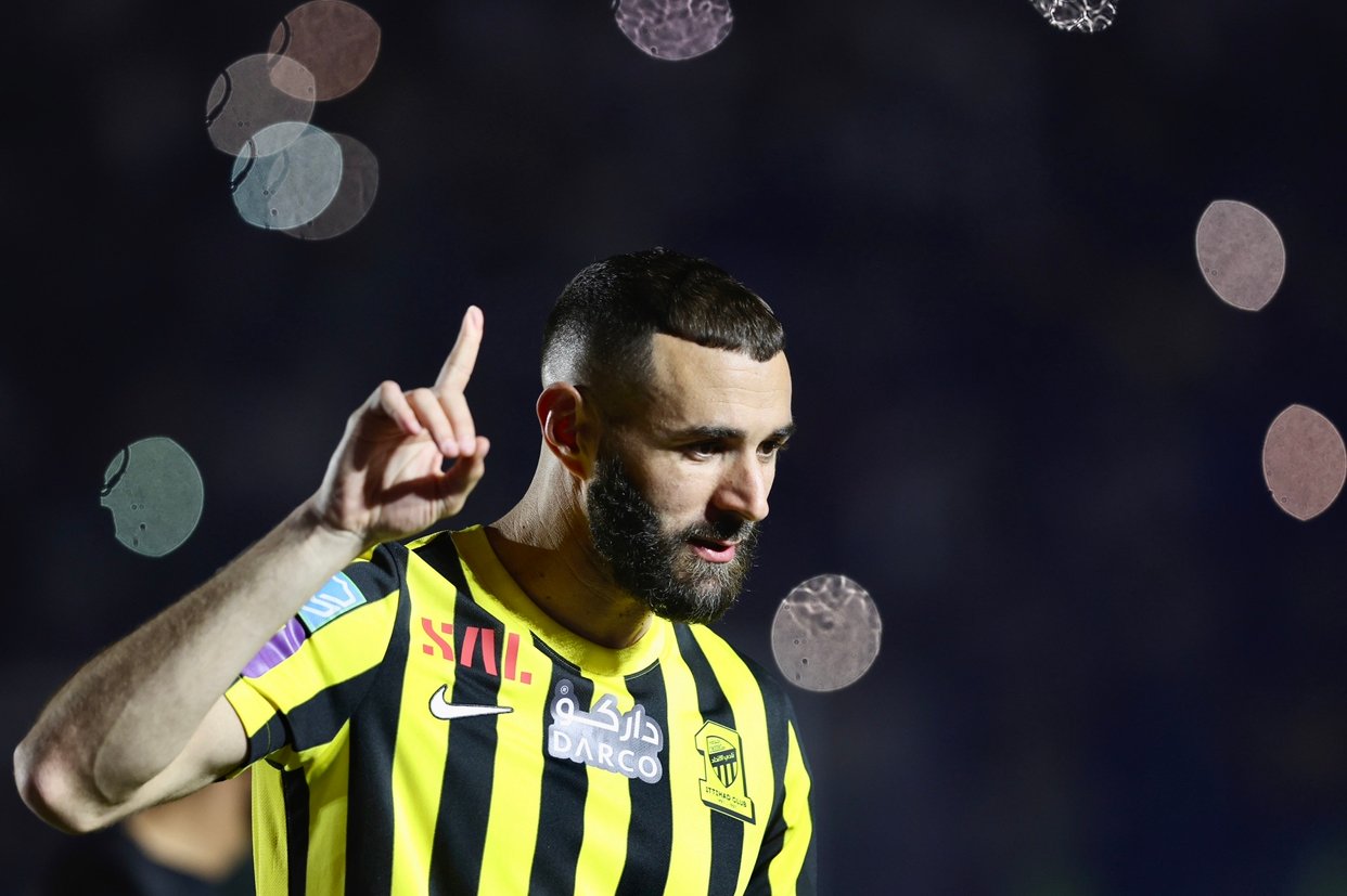 بنزيمة يندد باتهامه من وزير الداخلية الفرنسي بعلاقته مع “الإخوان المسلمين”