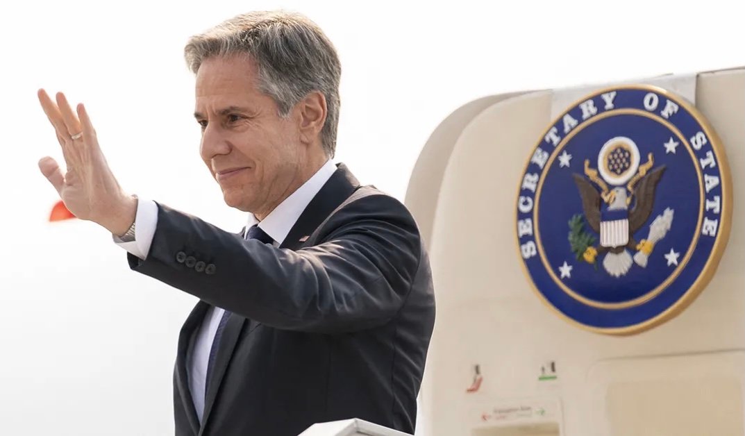 بلينكن يصل إلى إسرائيل في زيارة تضامن