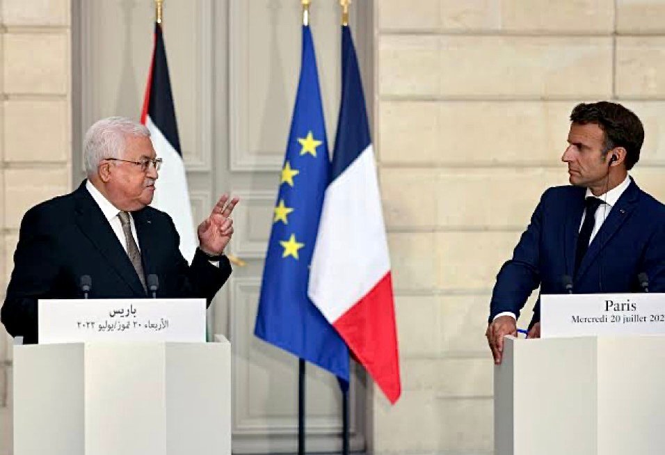 ماكرون أمام عباس: “حركة حماس إرهابية”