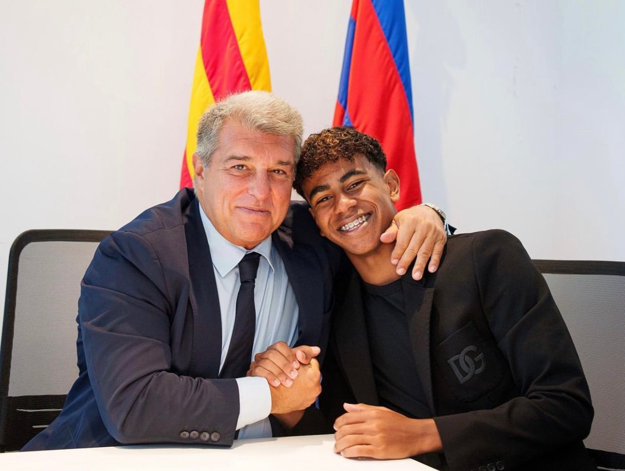 برشلونة يجدد عقده مع لامين يامال حتى 2026