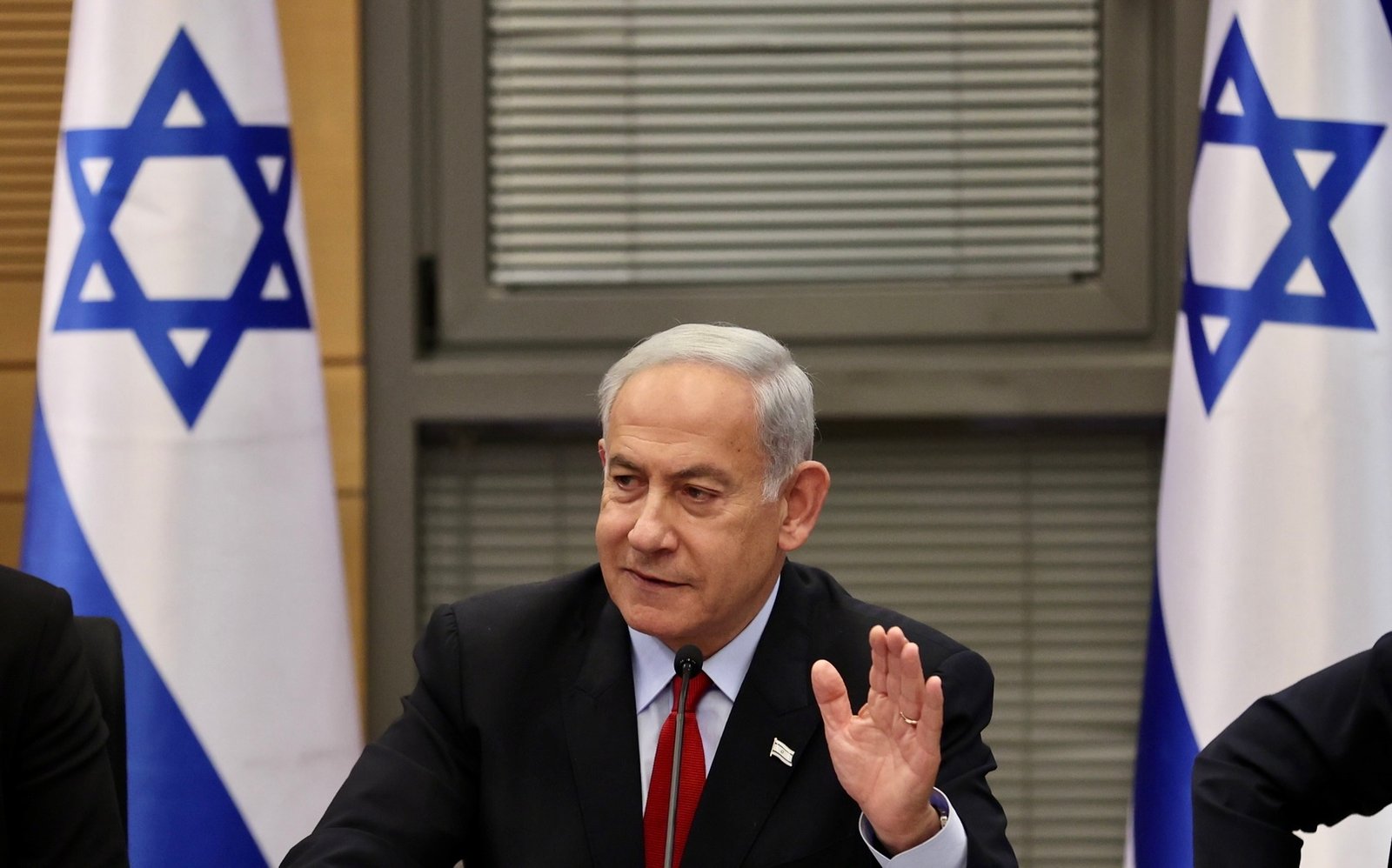 نتنياهو يدعو الفلسطينيين إلى مغادرة قطاع غزة