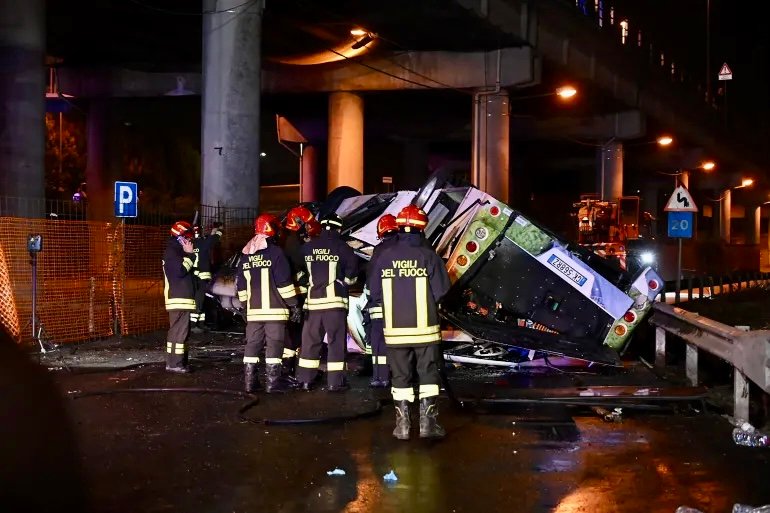 20 قتيلا في سقوط حافلة من على جسر بمدينة البندقية