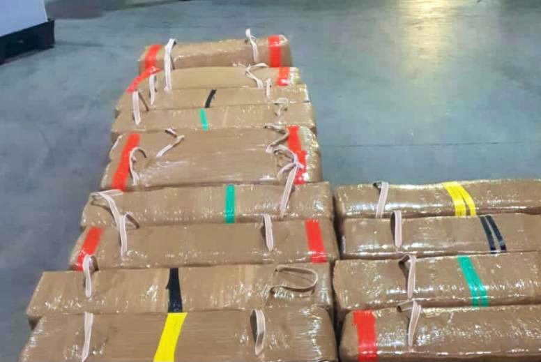 بْرافُو ! ماعْطلوهُمْشْ ..تنسيق بين الأمن والجمارك يطيح بشحنة مخدرات بميناء طنجة المتوسط