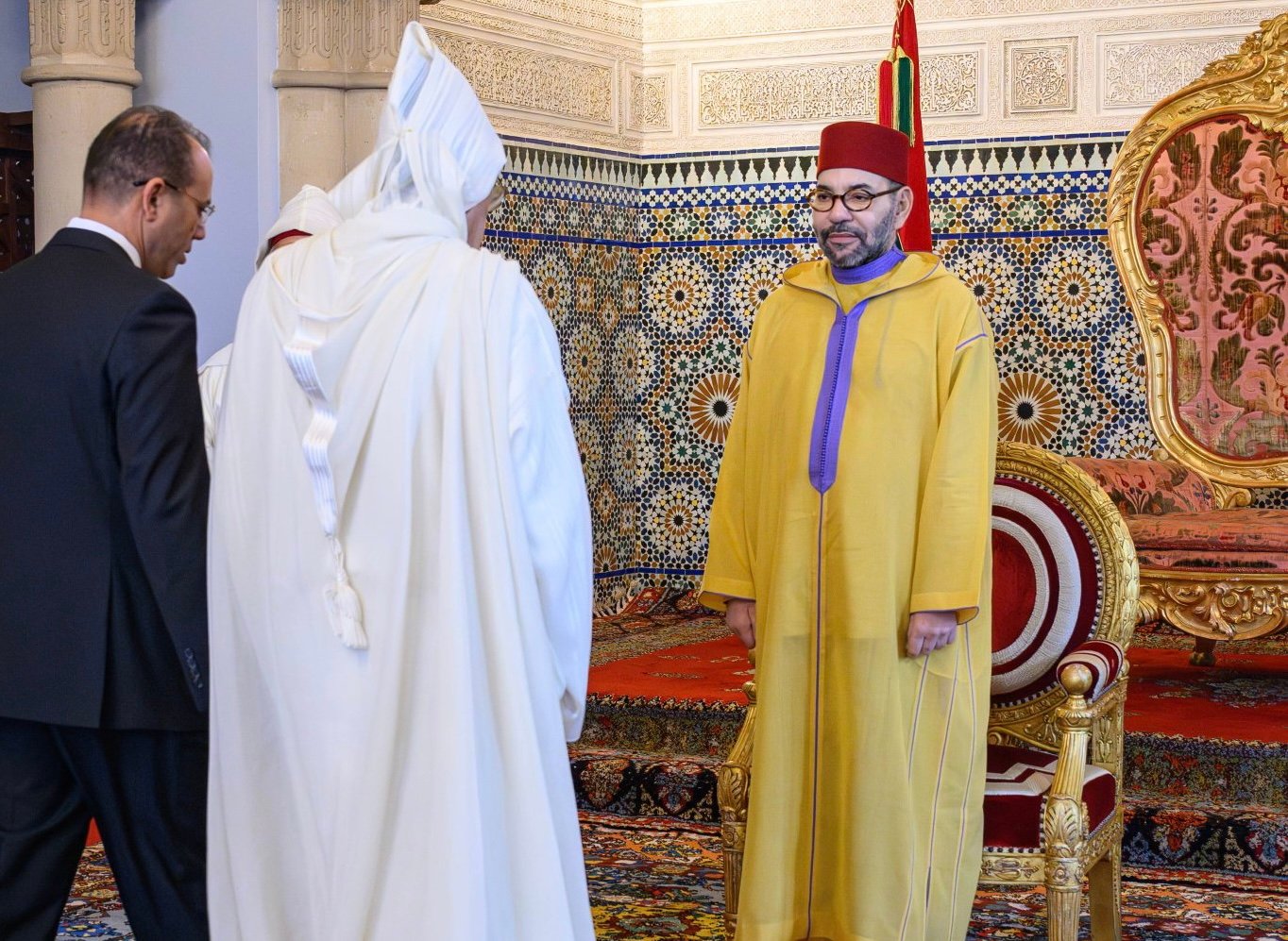 الملك يستقبل الأعضاء الجدد المعينين بالمحكمة الدستورية ويعين رئيسها